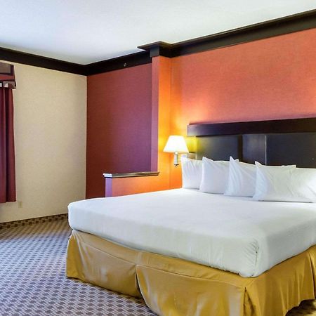 Quality Inn & Suites Oakwood Village - Cleveland South Luaran gambar