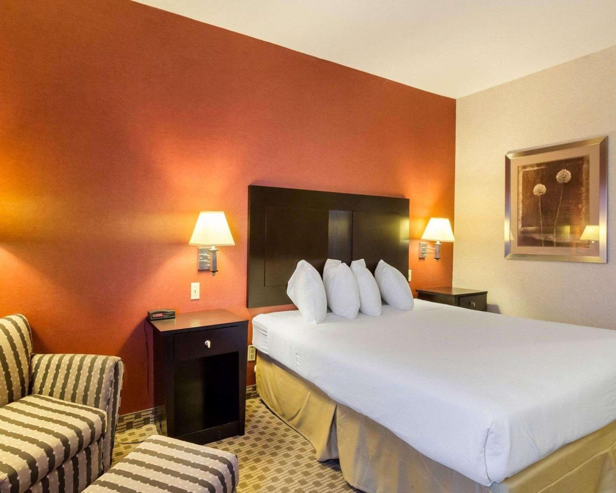Quality Inn & Suites Oakwood Village - Cleveland South Luaran gambar