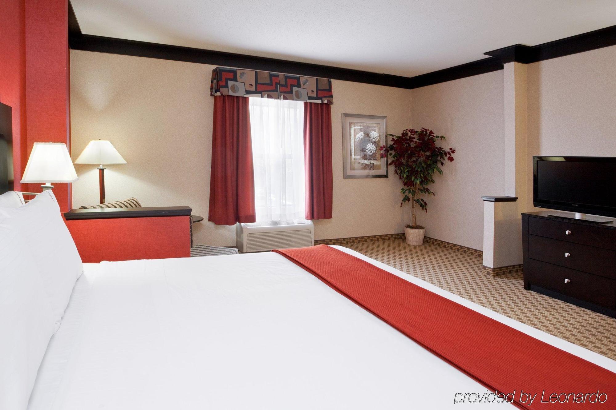 Quality Inn & Suites Oakwood Village - Cleveland South Bilik gambar