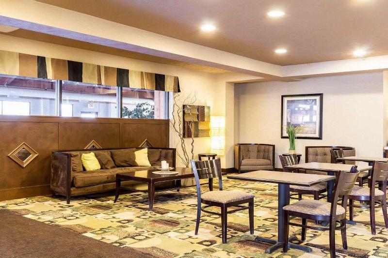 Quality Inn & Suites Oakwood Village - Cleveland South Luaran gambar