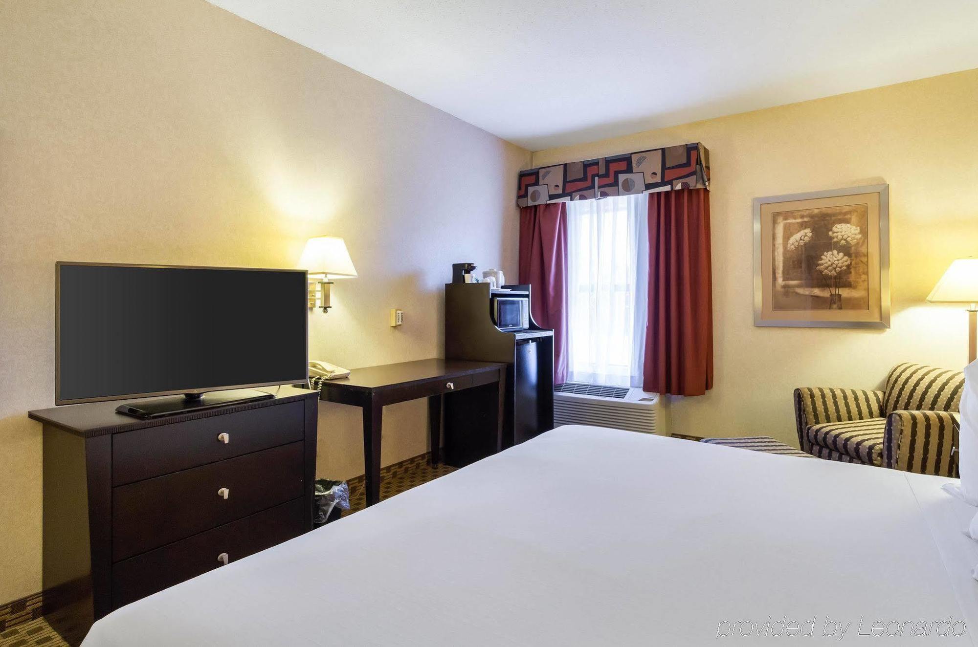Quality Inn & Suites Oakwood Village - Cleveland South Luaran gambar