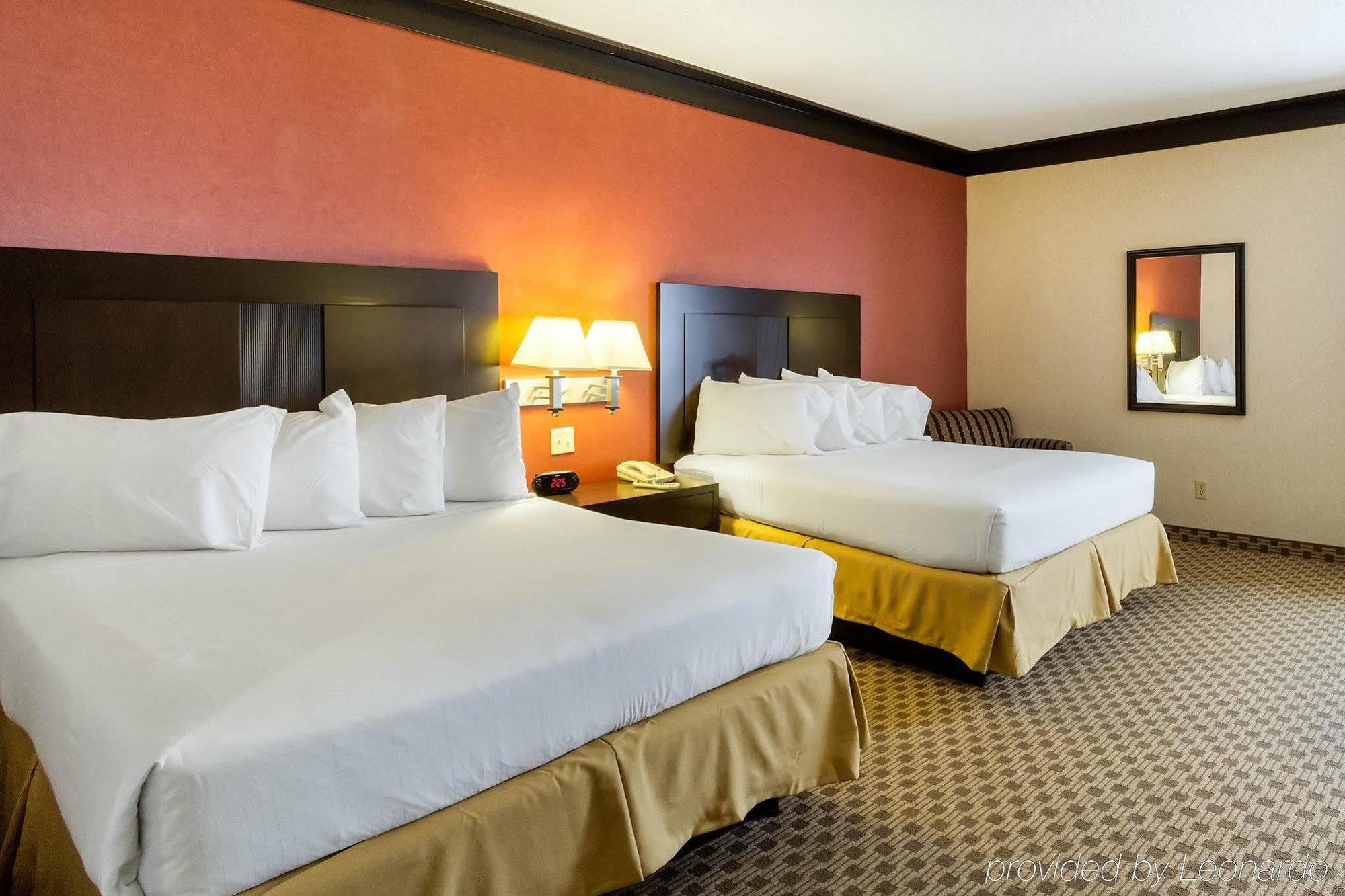 Quality Inn & Suites Oakwood Village - Cleveland South Luaran gambar