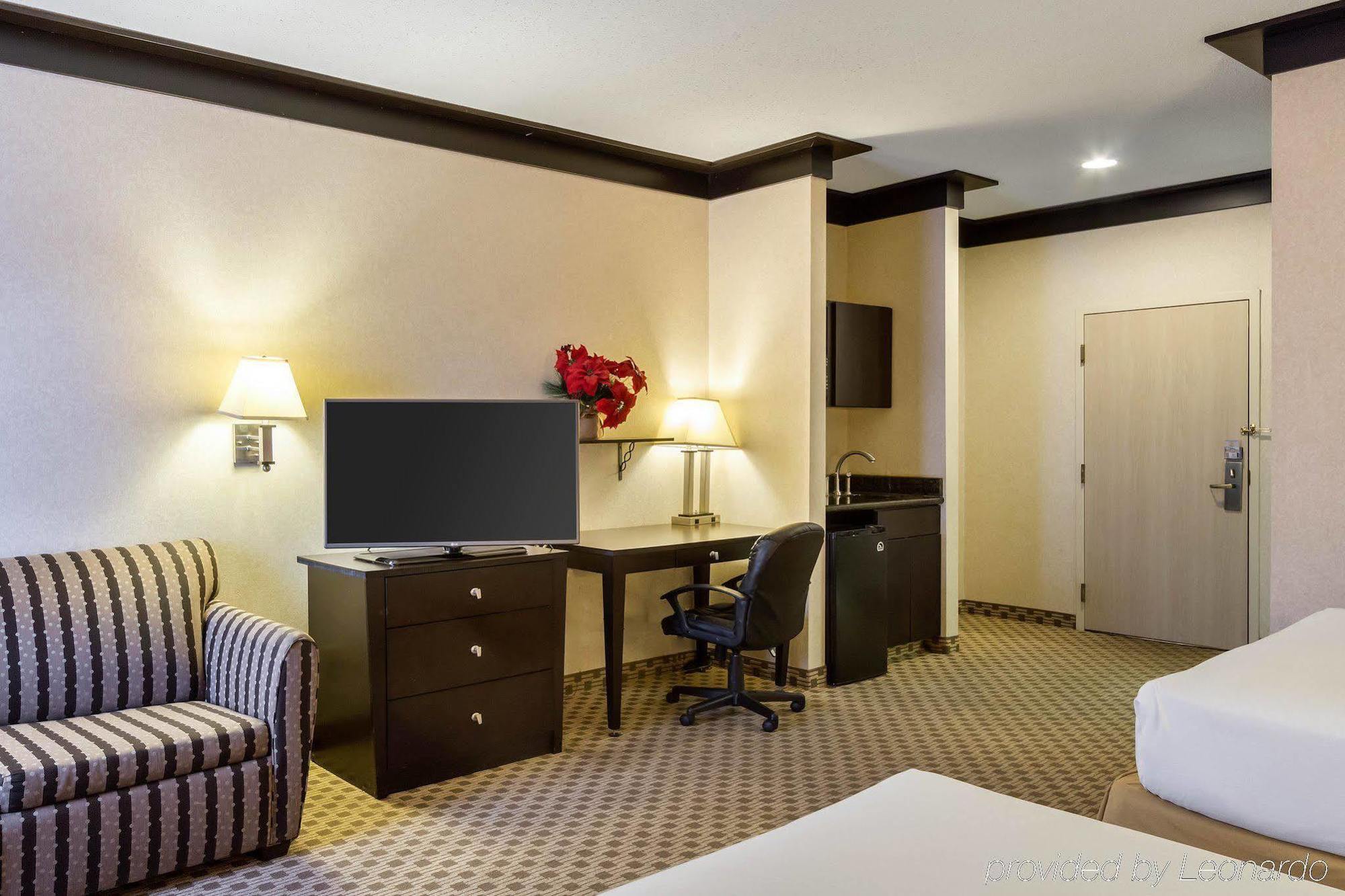 Quality Inn & Suites Oakwood Village - Cleveland South Luaran gambar