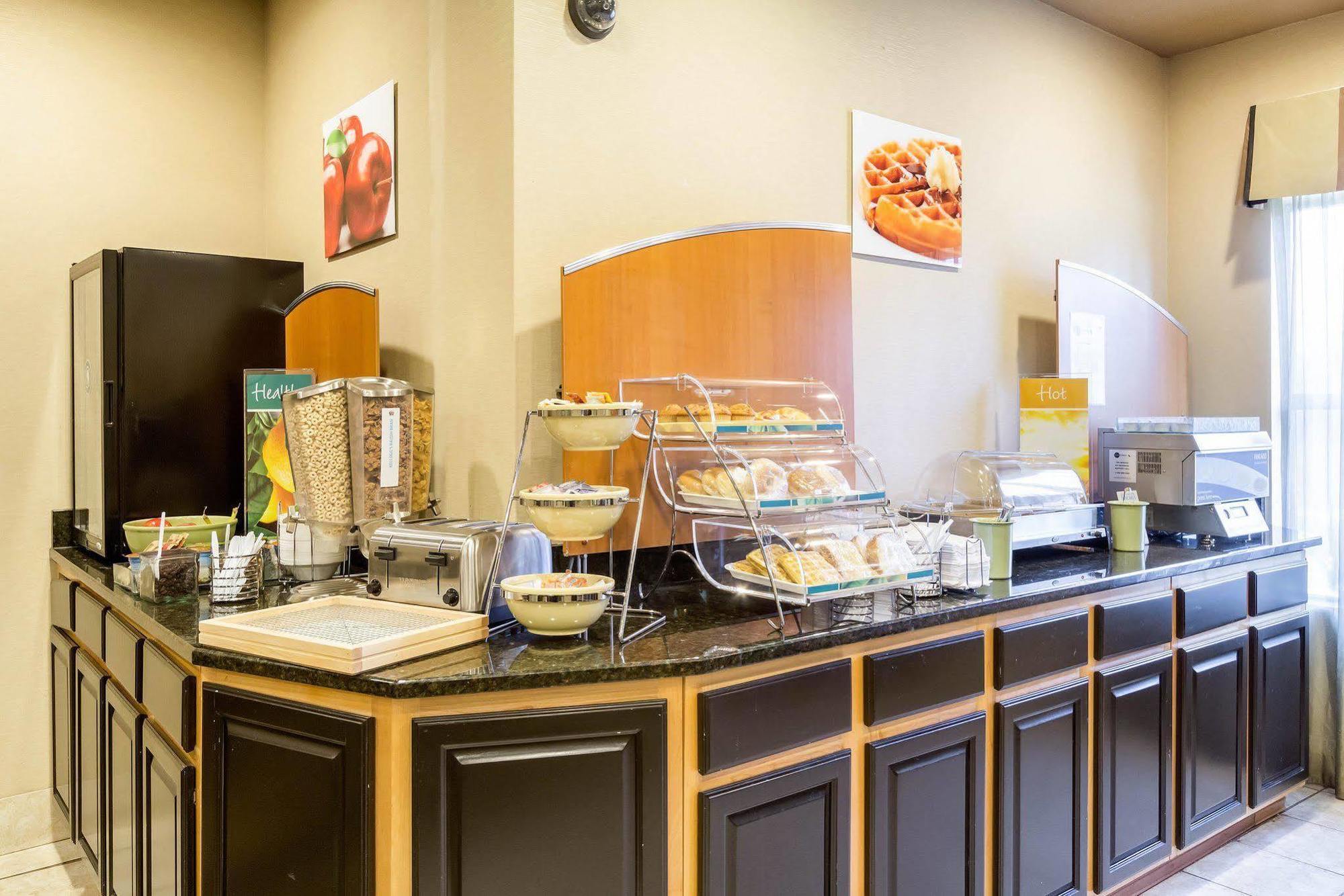 Quality Inn & Suites Oakwood Village - Cleveland South Luaran gambar