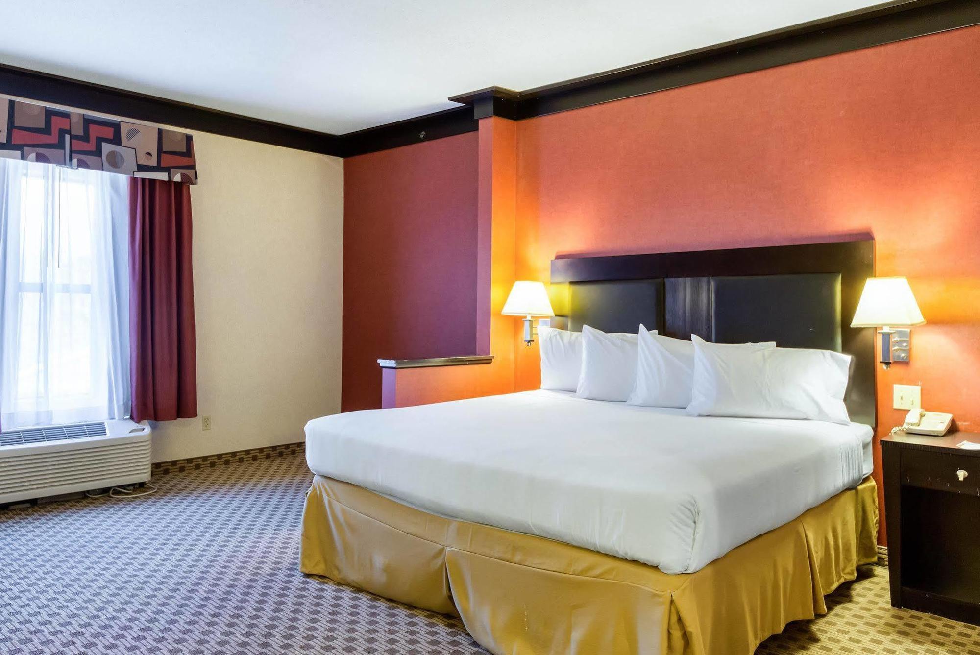 Quality Inn & Suites Oakwood Village - Cleveland South Luaran gambar