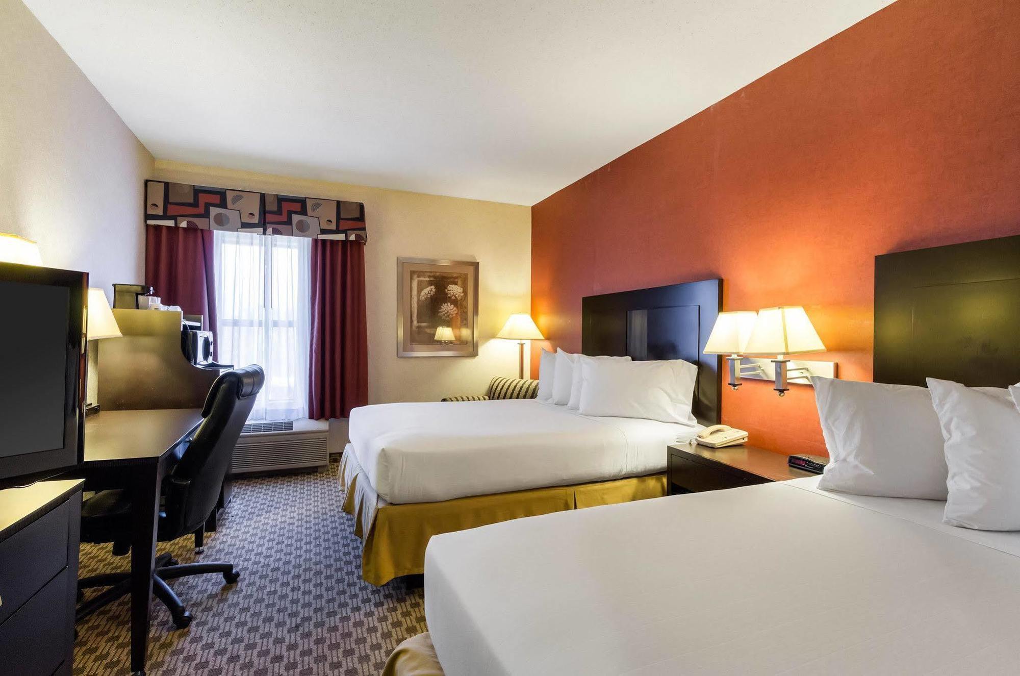 Quality Inn & Suites Oakwood Village - Cleveland South Luaran gambar